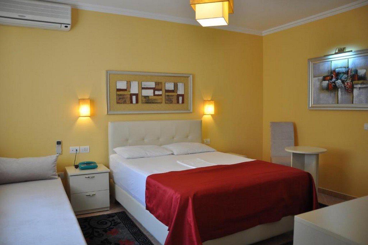 Hotel Pik Loti Tiranë Luaran gambar
