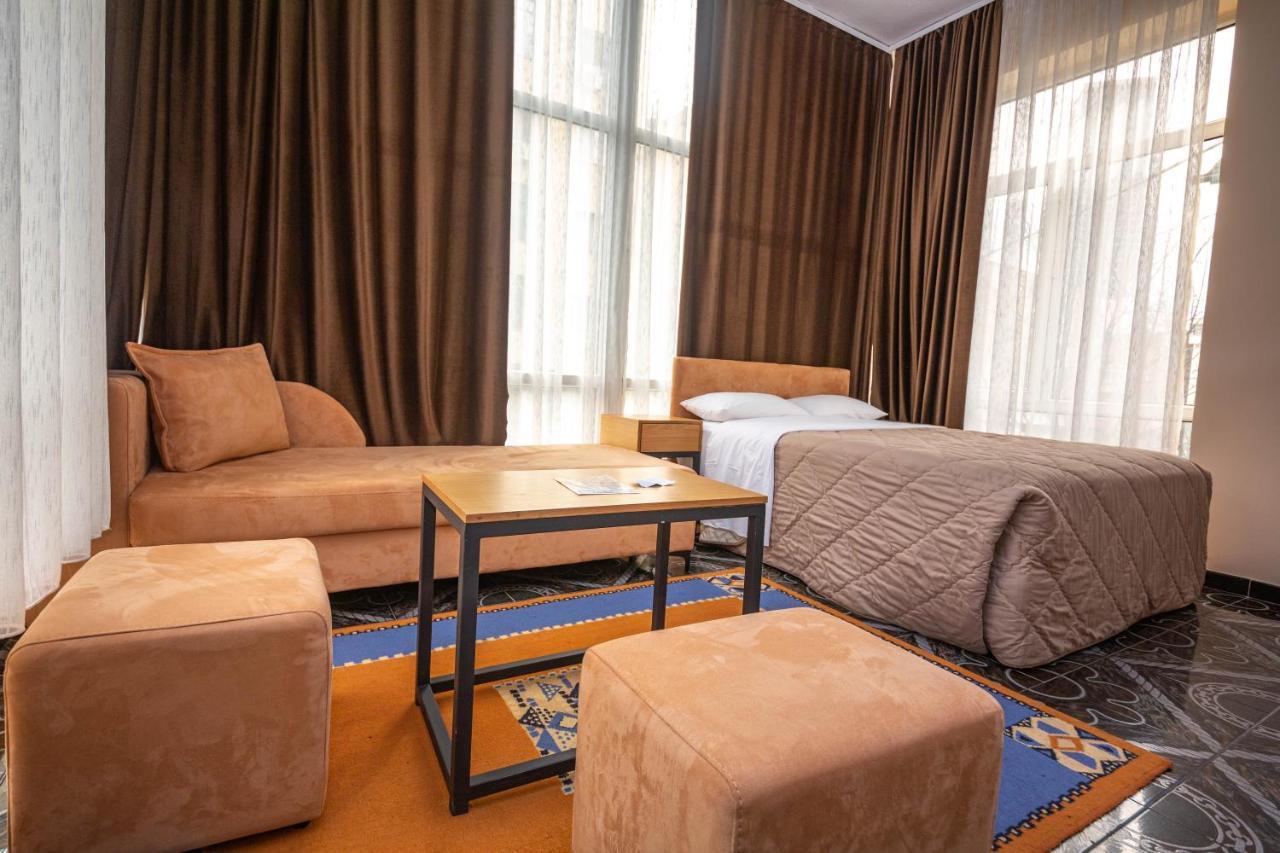 Hotel Pik Loti Tiranë Luaran gambar