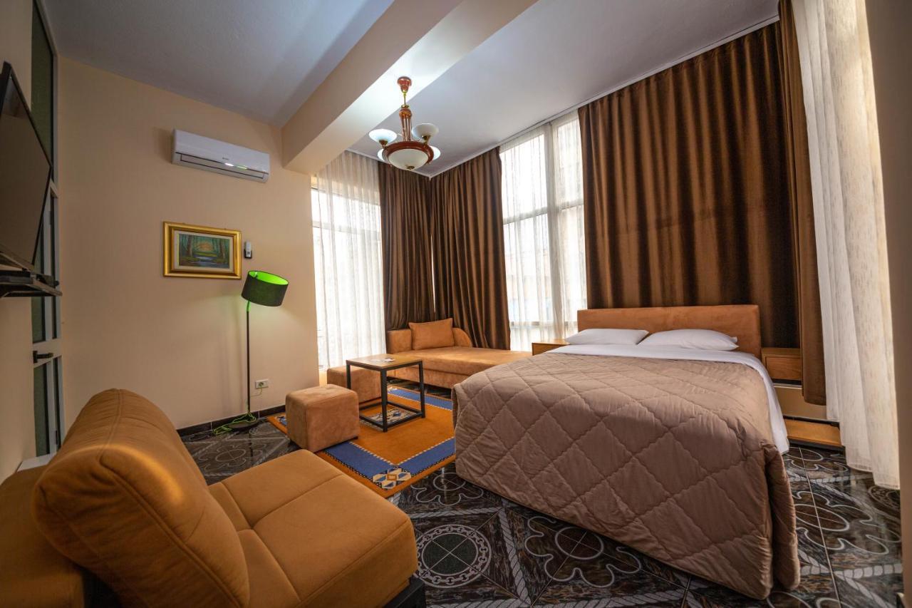 Hotel Pik Loti Tiranë Luaran gambar