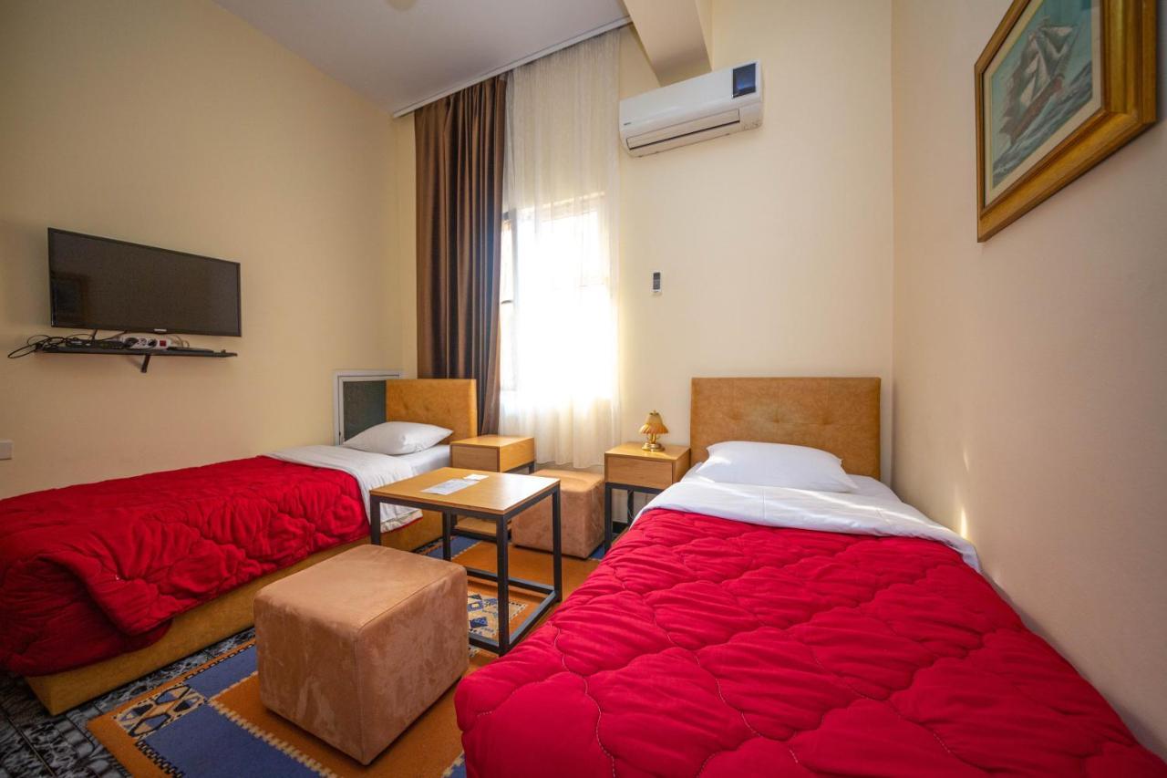 Hotel Pik Loti Tiranë Luaran gambar