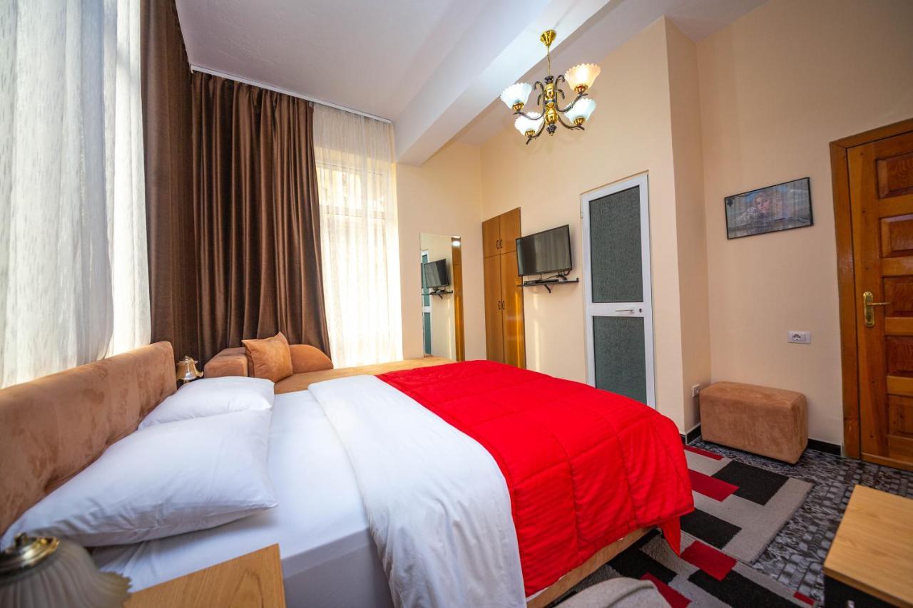 Hotel Pik Loti Tiranë Luaran gambar