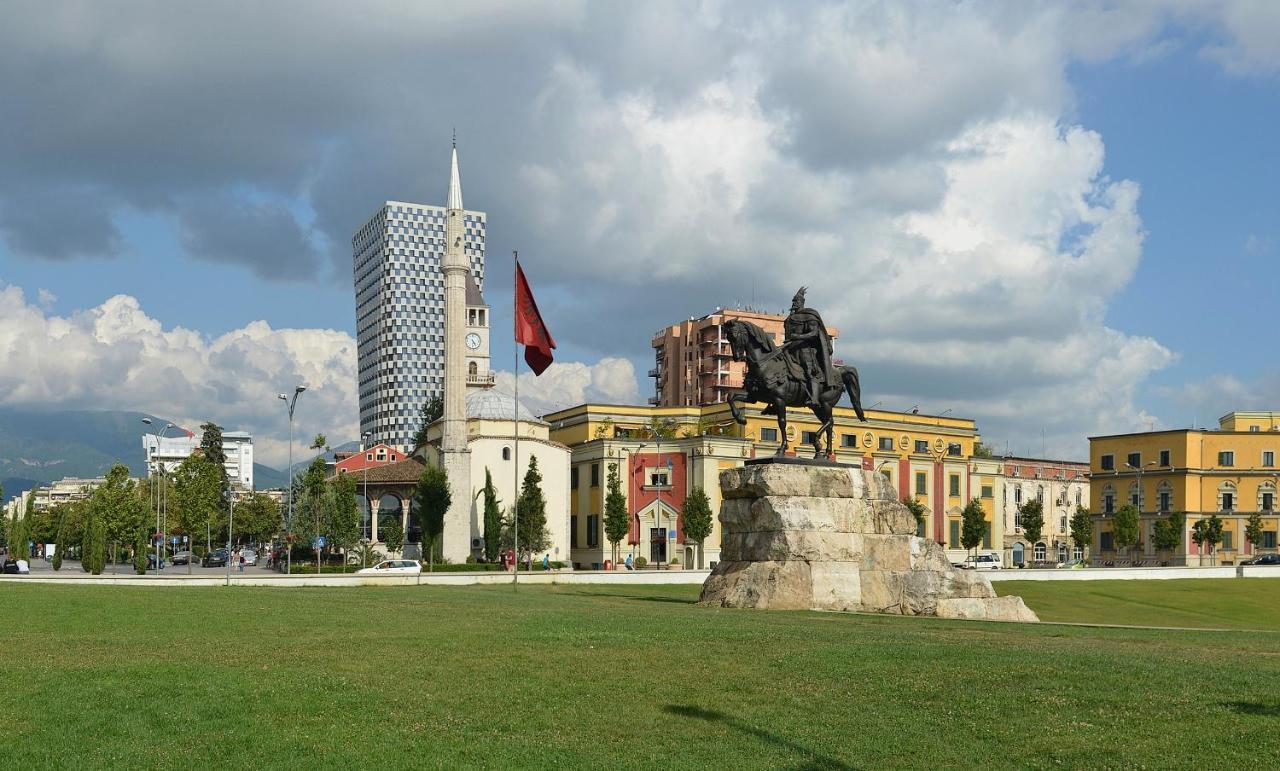 Hotel Pik Loti Tiranë Luaran gambar