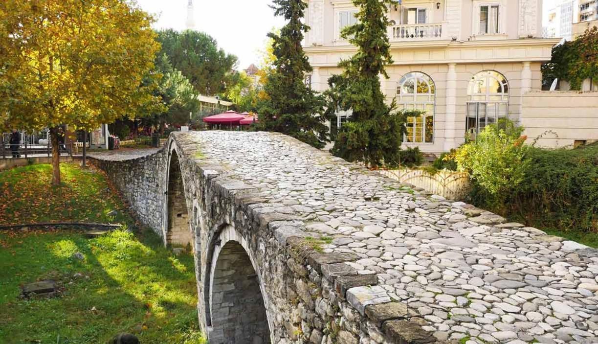 Hotel Pik Loti Tiranë Luaran gambar