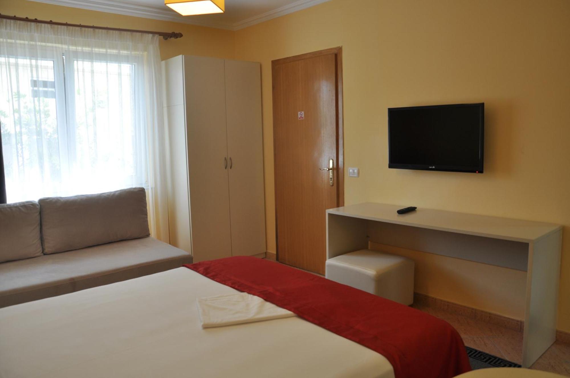 Hotel Pik Loti Tiranë Bilik gambar
