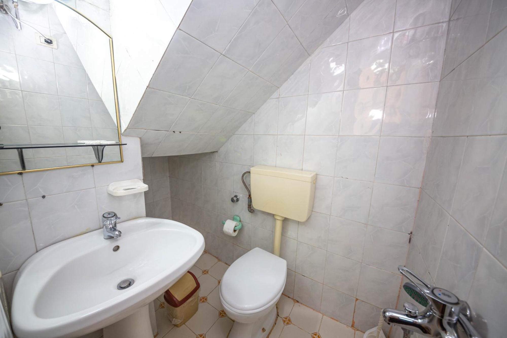 Hotel Pik Loti Tiranë Bilik gambar